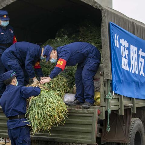 救民于水火，助民于危难，给人民以力量——“蓝朋友”爱心车队在路上