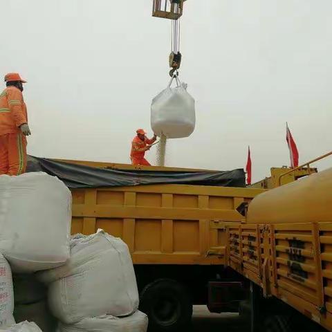 除雪融冰，确保畅通