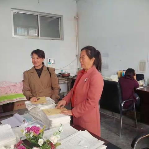 教研之花静静绽放----初级中学政治地生教研评课活动