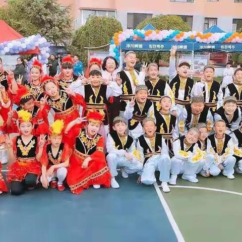 我以我心爱祖国❤️我以我行报祖国❤️安图县第二实验小学五年四班全体师生为祖国献礼，祝70岁生日快乐！