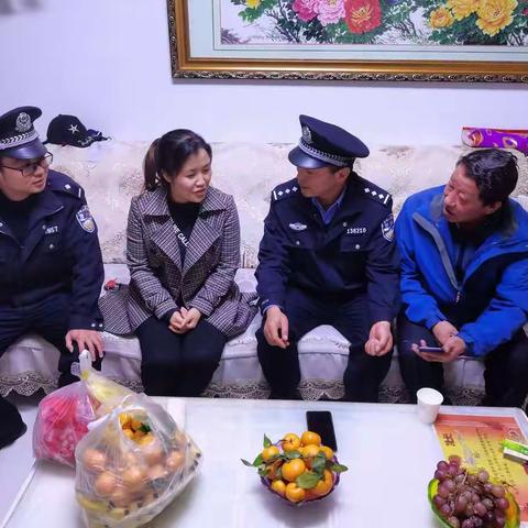 探望患病治安户长 ，真情关爱温暖人心