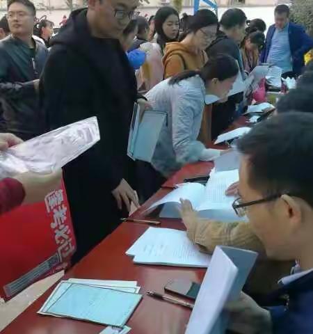 人社局周末忙不停