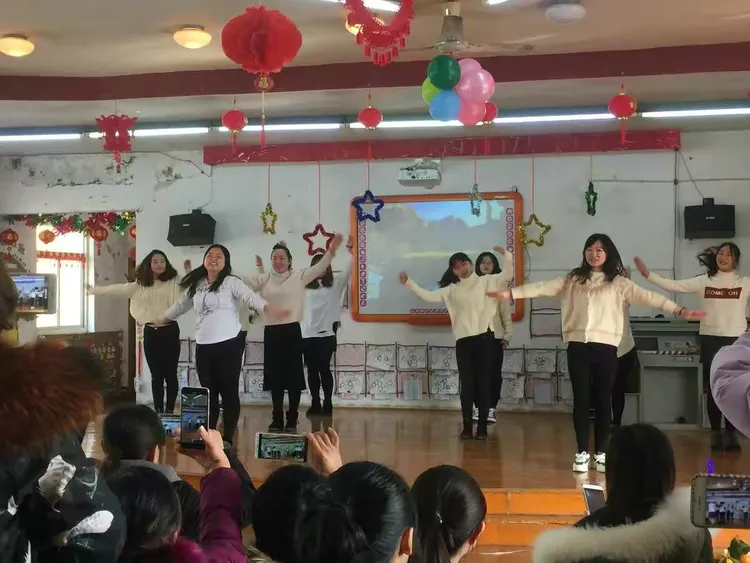 和县历阳镇幼儿园"园和家,亲和子喜迎新年"主题联欢活动