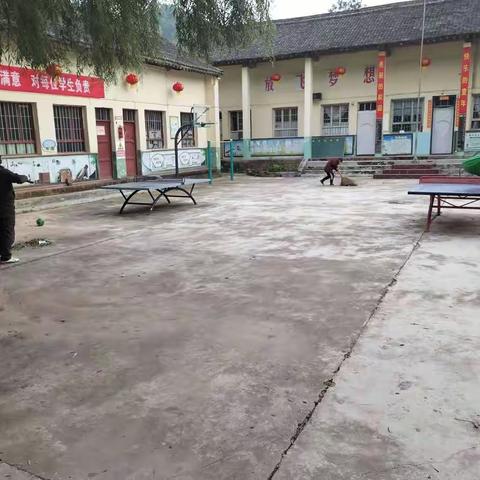 热爱劳动，爱我蒲小，大手小手联动共建乡村学校美丽庭院