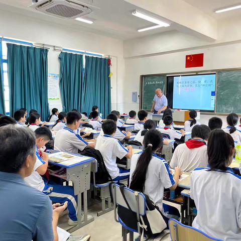 初中文科组麻利民老师夏商西周王朝更替公开课简讯，文科组具体评课