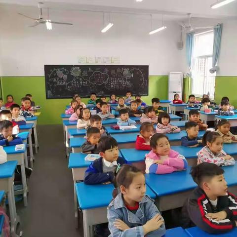有趣的刷牙   快乐的成长——健康路小学一（5）班家长进课堂