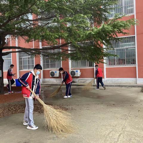 【乡村复兴少年宫】新村中学团员和少先队志愿者开展清洁消毒活动