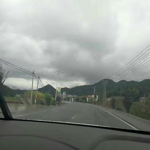 秋风秋雨秋意浓，坚持不懈志愿路