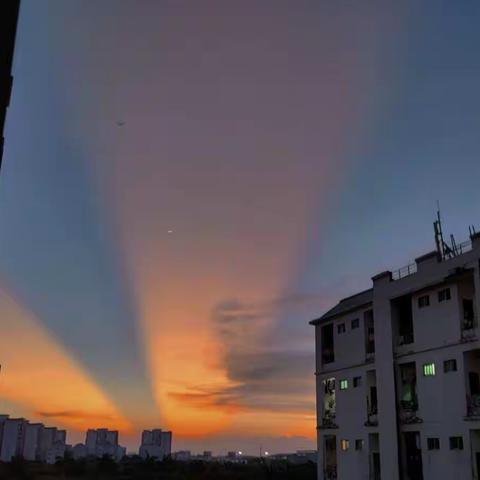 用镜头留下「晚霞」