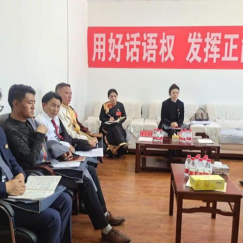 第五组（教育界、卫生界、工青妇等） 委员和列席人员审议县政协两个报告