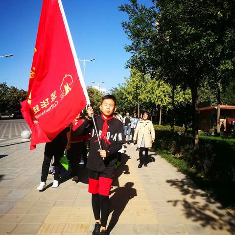 让文明之花开遍校内外