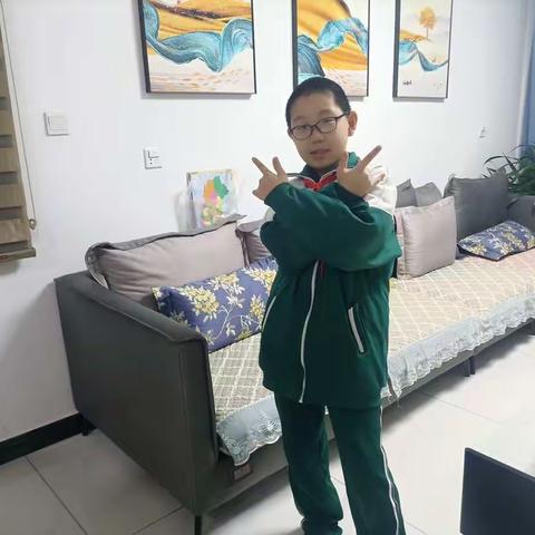 安国市向阳小学冯子铭同学的快乐学习生活