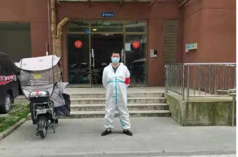 “疫”线身影丨细化责任分工 区服投集团下沉社区工作队确保各项任务高效完成