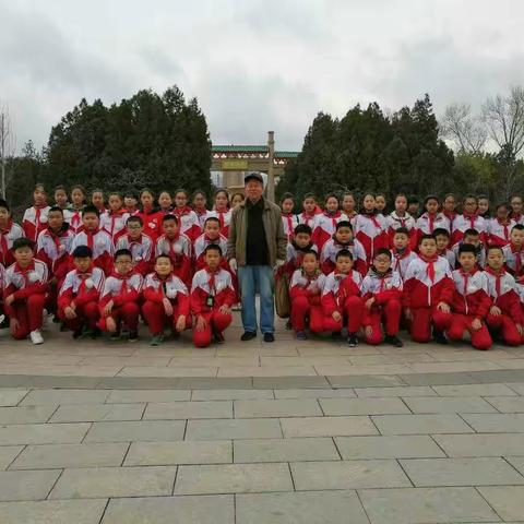 工人村小学扫墓主题大会