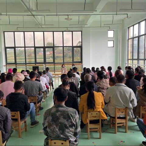 家园携手，静待花开——树堡乡幼儿园召开新学期家长会