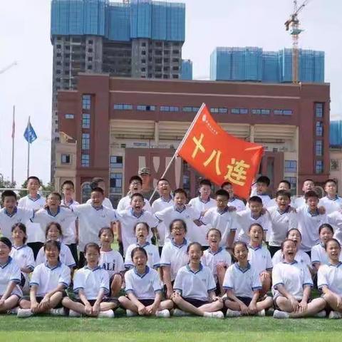 2118     低头是跑道 抬头是梦想。           校园运动会开始咯