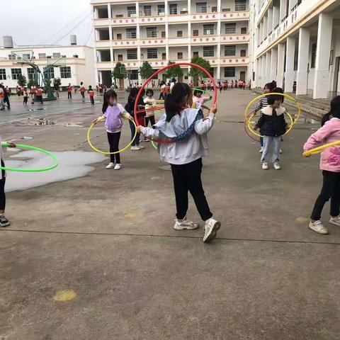 趣味语文，快乐成长——记感古小学一年级语文组“我爱背诵”呼啦圈接力赛活动