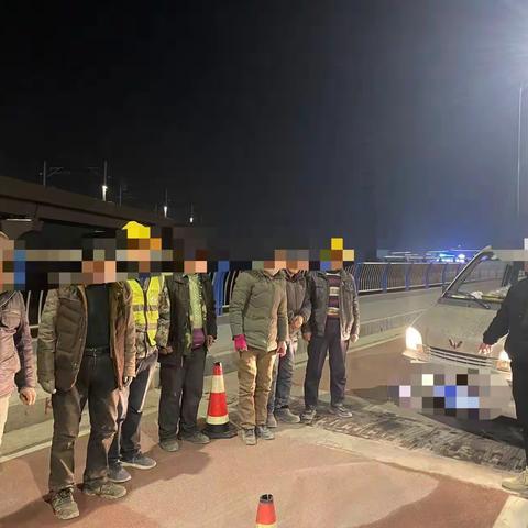 两客一危一货##五大曝光#行动案例曝光｜面包车超员
