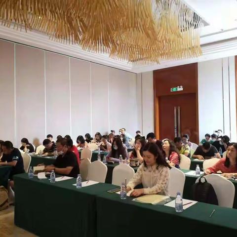 福田中学班主任经验交流会顺利召开