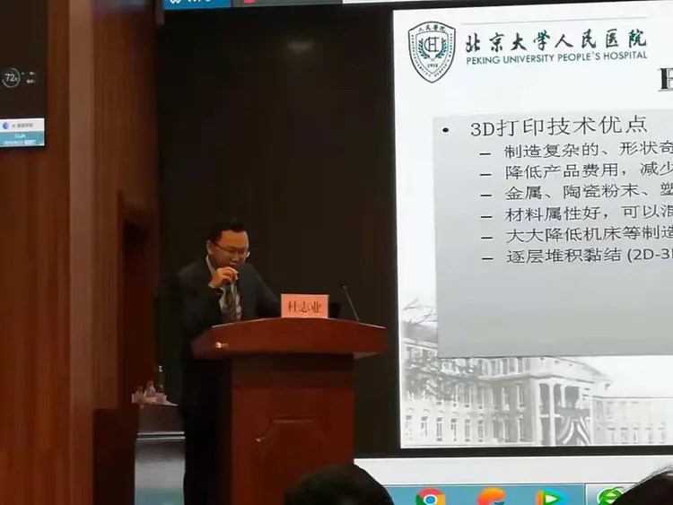 为什么医学专家在治疗过程中需要持续学习？