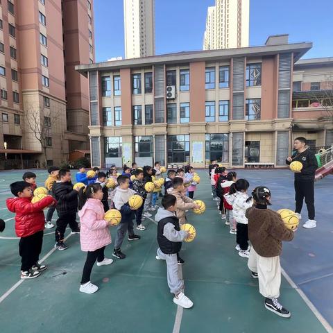 阳光蓓佳幼儿园篮球课开课了🏀