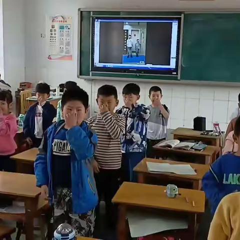 听动综合能力训练——赵堡小学一二年级感统训练课