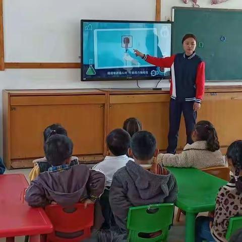 晨曦幼儿园学前班年级组安全用电及防震演习