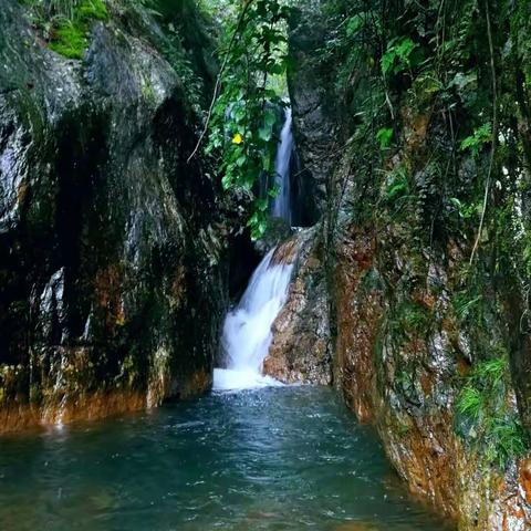 松阳县望松乡翁村瀑布群