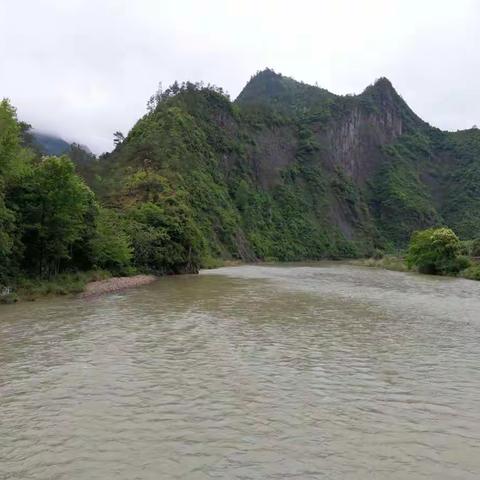 春雨过后山水秀丽