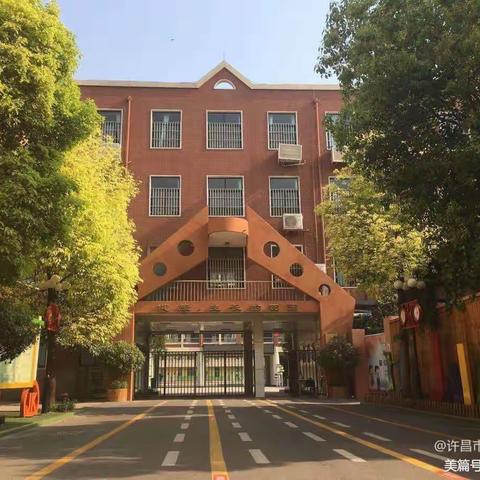 春风送暖，爱心护学--健康路小学三（8）班爱心护学岗