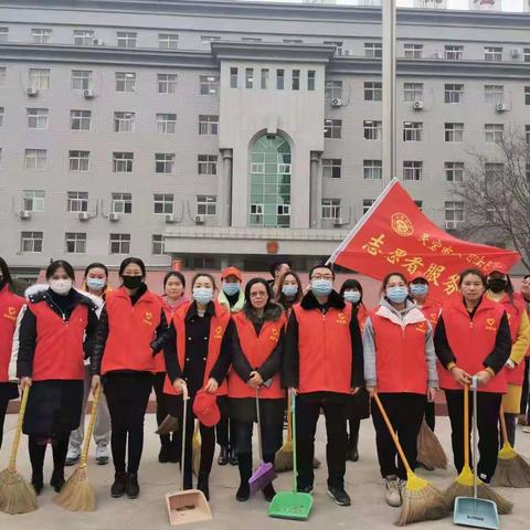 灵宝法院第三党支部开展洁城服务活动