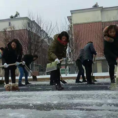 最美不是下雪天，是渊明人带给孩子们的平安和温暖……