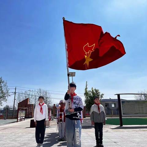 “喜迎二十大，争做好队员”赵寨小学庆祝中国少年先锋队建队73周年暨少先队员分批入队活动