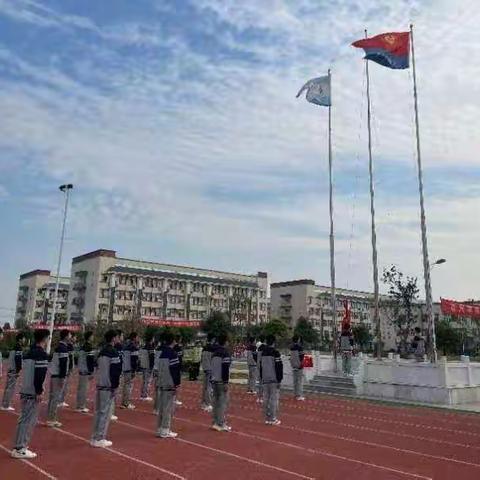 仰望五星红旗，弘扬爱国精神