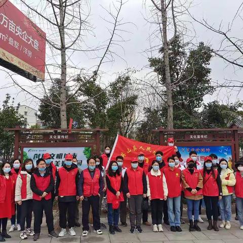 弘扬雷锋精神  共创文明城市，毕升社区志愿者在行动。