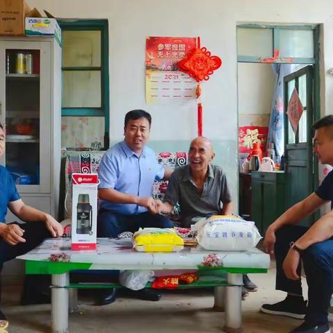 周铁虎、温劲松深入松村镇开展“八一”慰问活动