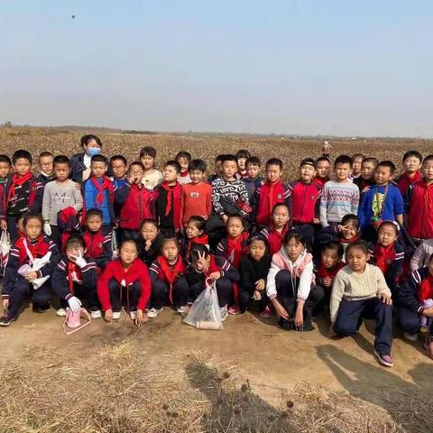 金秋十月，丹桂飘香，垦利第二实验小学三四班“爱劳动、爱生活、爱祖国暨节约粮食从我做起”主题教育活动