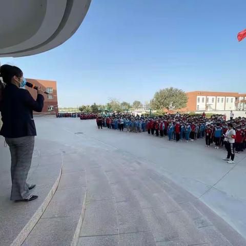 库尔勒市第十一小学“灾害无小事，预防要及时”防震减灾疏散演练﻿