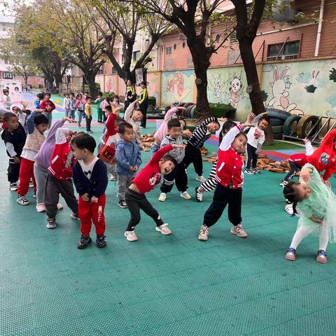 幼儿园的简单小快乐～启发幼儿园～小四班