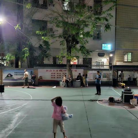 “国家安全日”—海甸街道海岸线驿站联合工会、海甸派出所等单位开展2023年送禁毒电影进社区活动