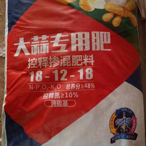 威龙农资集赞领礼品，不要错过。朋友圈连续转发三天，第三天集赞28个，到店有精美礼品相送。