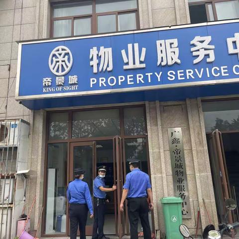 郾城大队排查停车场“不含糊”