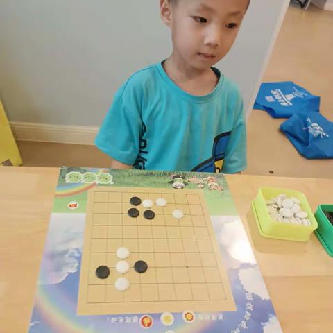 6.16日围棋课堂:复习连接(棋子连成一体不被吃)，分断(将对方棋子分成小块，减少对方棋的气)