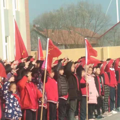 为目标，无论成败向前奔  慢体会， 磨练意志需坚持 —— 温店大杨小学纪念毛主席诞辰暨迎元旦冬季越野赛纪实