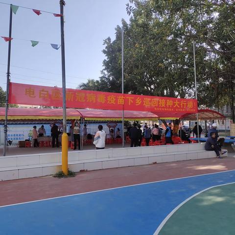 电海街道安乐村委会网格员贴心服务，持续打通疫苗接种“最后一米”