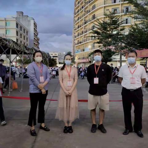 暖心护学，为爱值岗——陵水中山小学一（2）班家长志愿者为孩子保驾护航