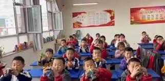 泰华中学小学部——爱的魔力转圈圈