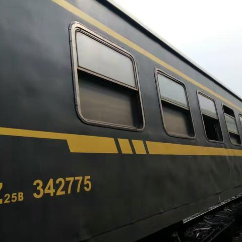 加班加点齐奋战，合力攻坚出方案