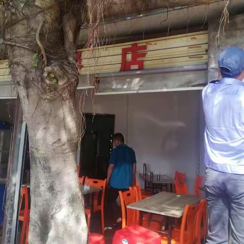 东寨港保护区管理局跟高坡村开展全国文明城市巩固提升工作联合巡查指导