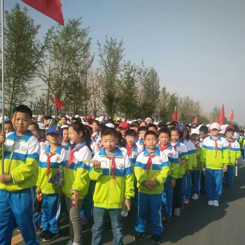 城关镇中心小学三三班徒步远行活动